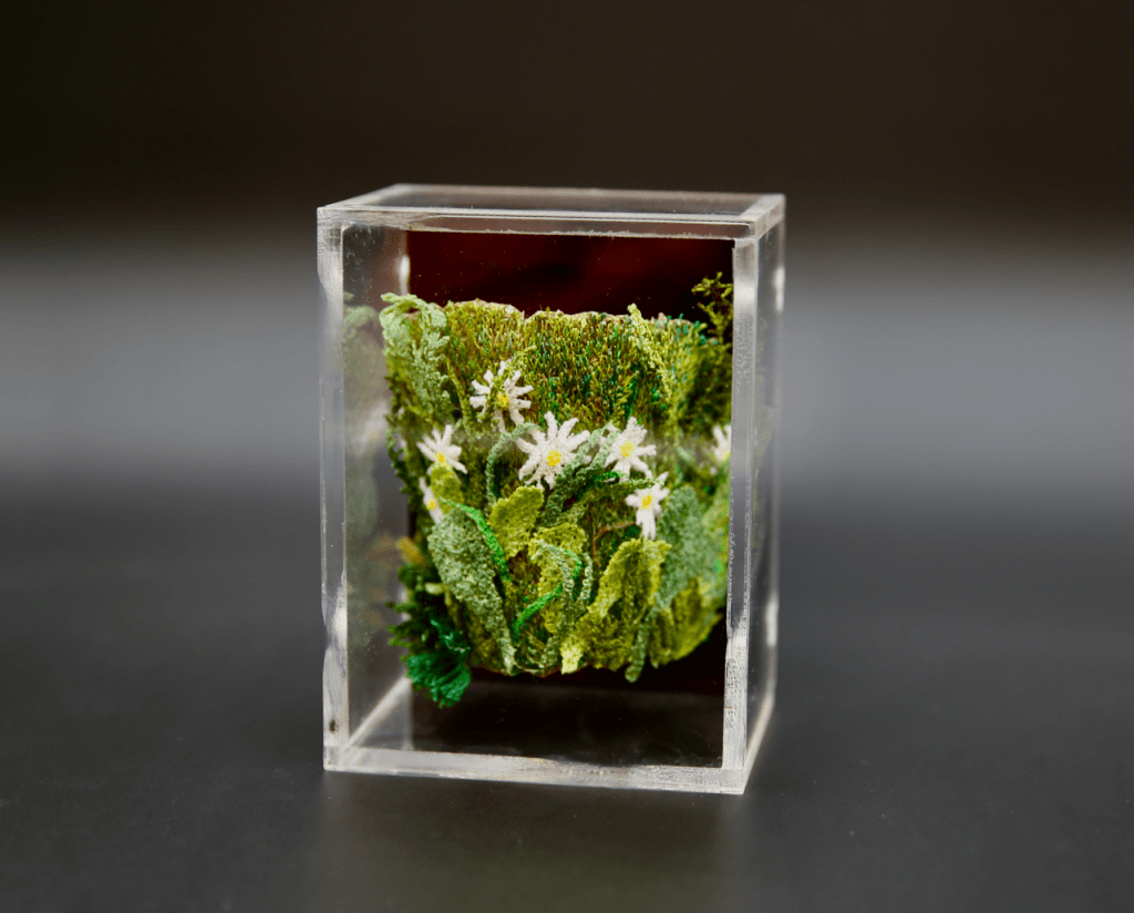 Daisy Garden Sculptural Embroidery 3D