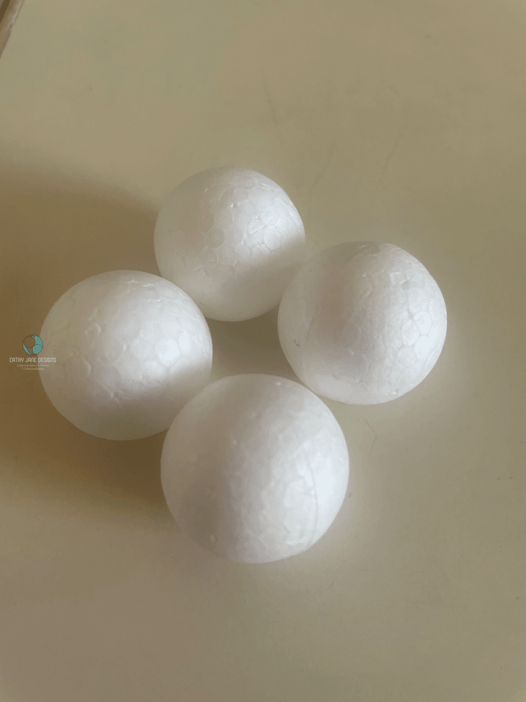 Styrofoam Balls In Two Sizes (Perfect For Moulding Your Embroideries). 30Mm (Pack Of 4)